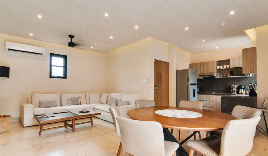 Room 4, Prime 5th Ave Stay - 4BR With King Beds City Views, Cozumel