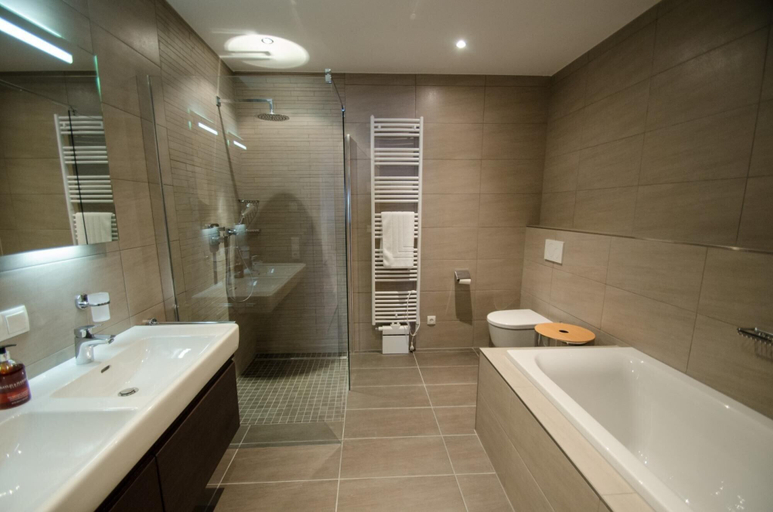 Room 2, Superb Alpine Lodges Zell am See 6-8pax, Zell am See