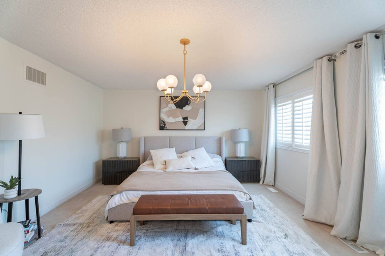 Room 2, Stylish 4BR Oasis Peaceful Mississauga Location, Peel