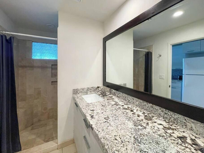 Bathroom, Gorgeous Beachfront Gem With Water Slides, Puerto Peñasco
