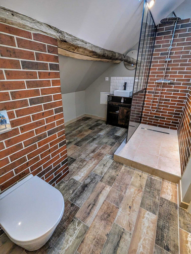 Bathroom 5, Le Clos des Lys, Seine-et-Marne