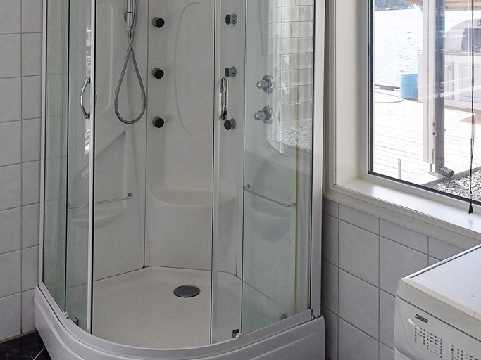 Bathroom, 4 Star Holiday Home in Urangsvag, Bømlo