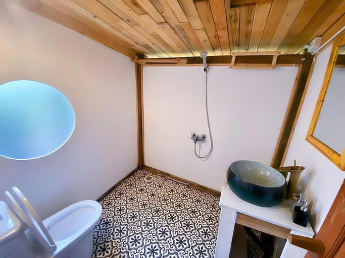 Bathroom 3, May Homestay Soc Son - Venuestay, Sóc Sơn