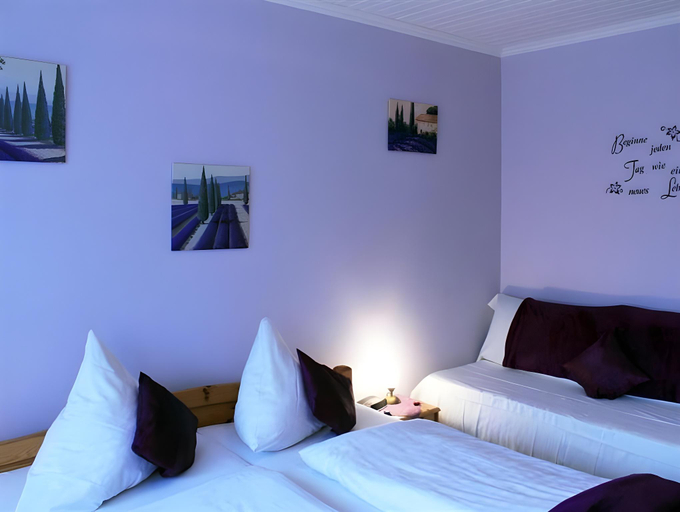 Bedroom 3, Land-gut-Hotel Gasthof Waldschanke, Landshut