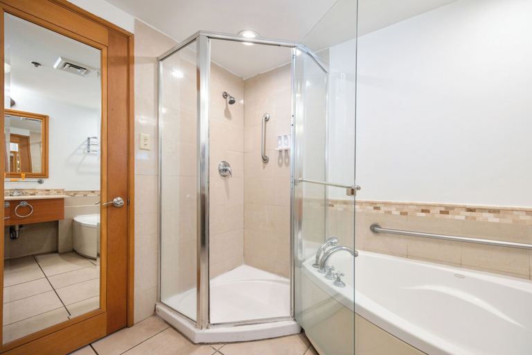 Room 5, Oceanfront Balcony Access to Pool Condado Area