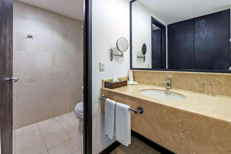 Bathroom, Torreblanca Business Class Morelia, Morelia