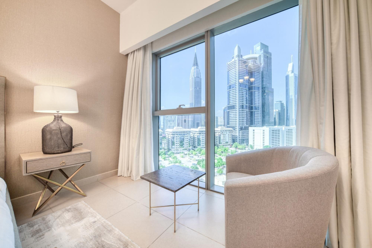 Room 5, Modern Elegance w a New York Edge Difc Apt, Dubai