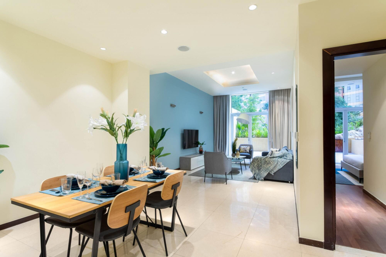 Room 2, Chic Stay on the Palm wz Private Beach Access, Dubai