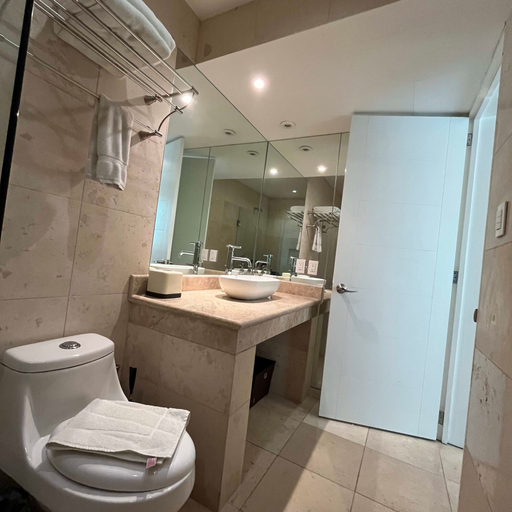 Room 4, Arquimedes Art 105 I Spacious 1BR in Polanco, Mexico City