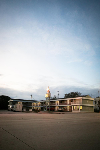 Others, Starlite Motel, Baca