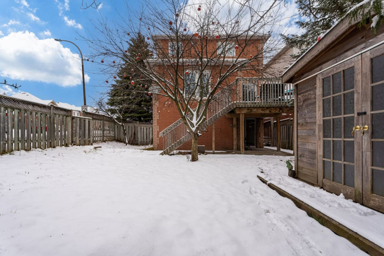 Room 5, Comfortable Whitby 2 Bedroom Lower Suite, Durham