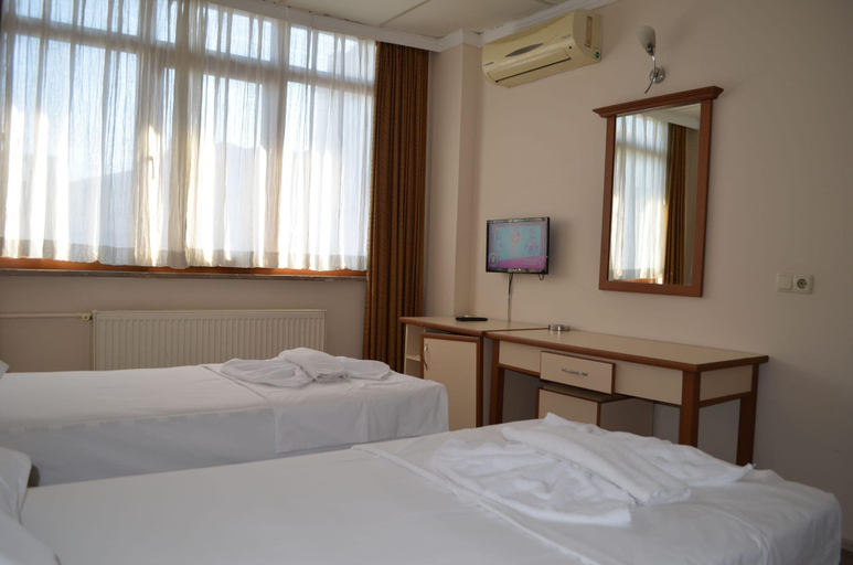 Bedroom 3, Ayvalık Palas Hotel, Ayvalık