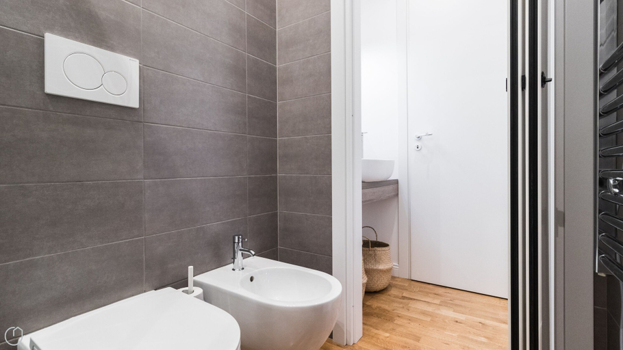 Others 4, Italianway Easy - Ciro Menotti 18, Milano