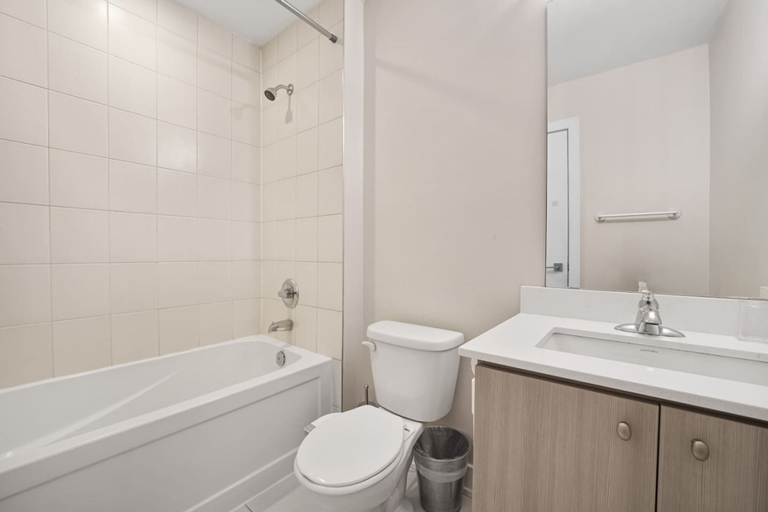 Room 5, Family-friendly 3BR Mississauga Home w Parking, Peel