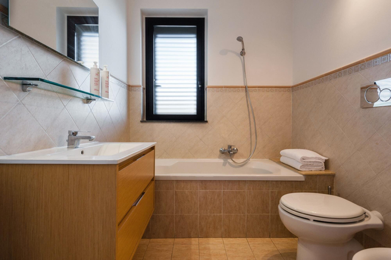 Bathroom 5, Siliqua House With Garden by Wonderful Italy, Catania
