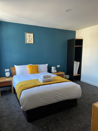 Bedroom 2, continental hotel, Kingston upon Hull