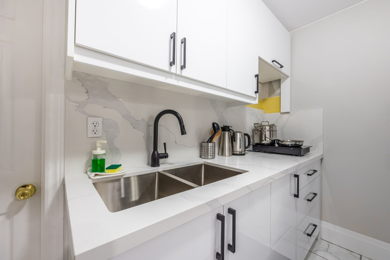Room 5, Niagara s Nest Comfy 1BR 1BA Close to the Falls, Niagara