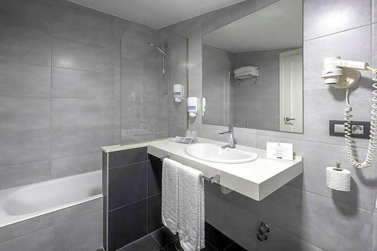 Bathroom 5, La Palma de LLanes, Asturias