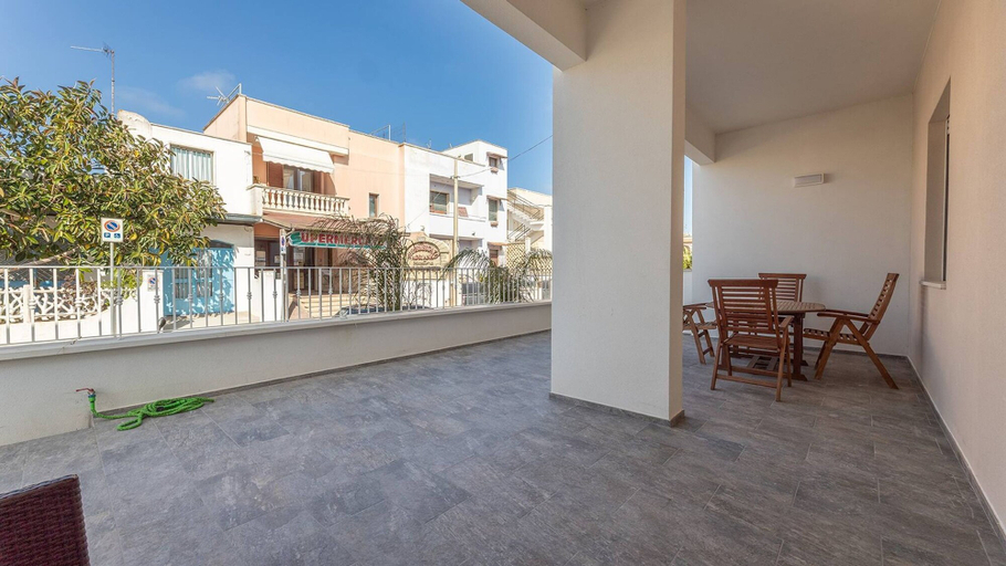 Room 3, Sole Apartment 1 - Central Marina With Modern Furnishings, Lecce