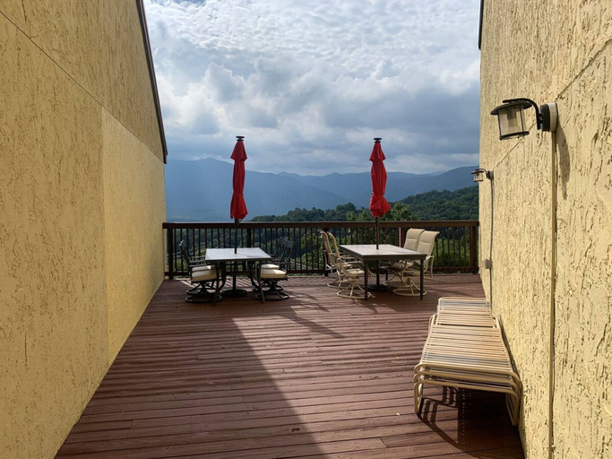 Exterior 5, 5 Star 3 bd 3ba Serenity Views w Pool Fireplace, Sevier