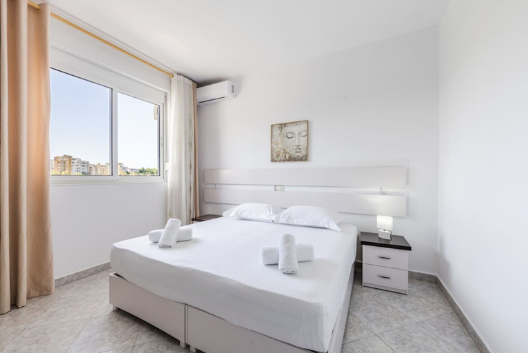 Room 2, Modern Home With Wifi and Beach Access Golem, Kavajës