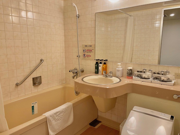 Bathroom 4, Apa Hotel Isehara-Ekimae, Isehara