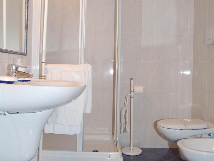 Bathroom 4, Broglia, Brescia