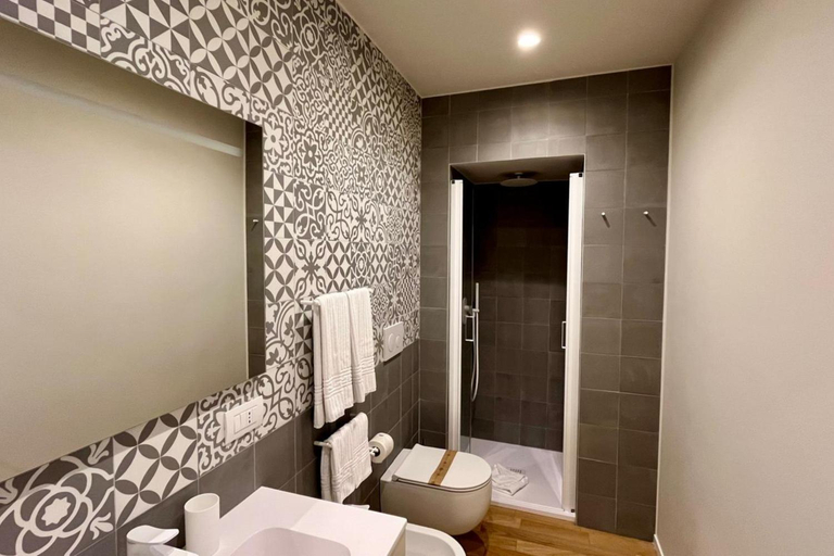 Bathroom 4, Palazzo Lagreca, Bari
