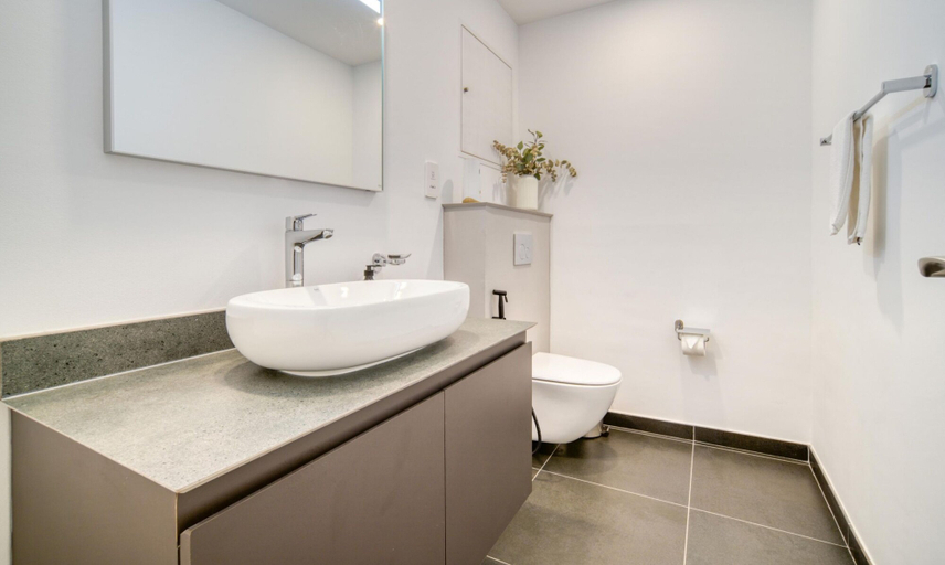 Bathroom 4, JBR Gem Spacious 1BR Apt With Balcony, Dubai