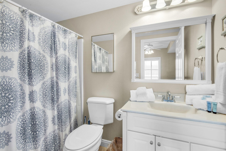 Bathroom 4, South Harbour 12E, Escambia