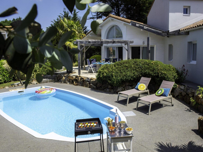 Sport & Beauty 5, Villa in France with Private Pool Garden, Vendée