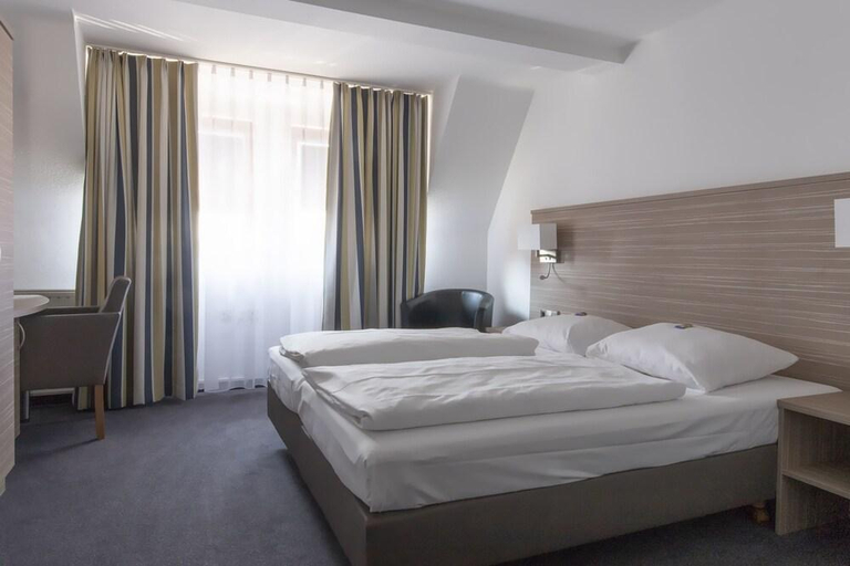 Bedroom 3, Hotel Bär Sinsheim, Rhein-Neckar-Kreis