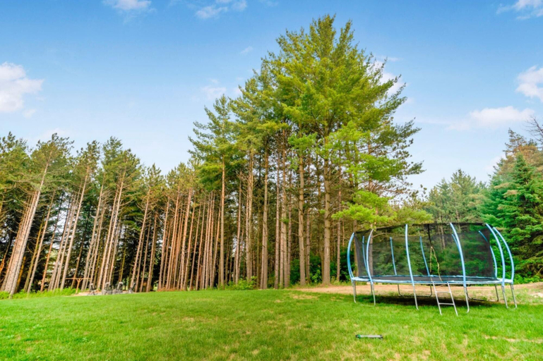 Room 5, Georgina. New 4 Bedroom House Near Lake Simcoe, York