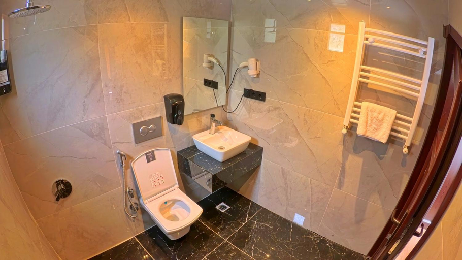 Bathroom 5, Meric Hotel, Çaykara