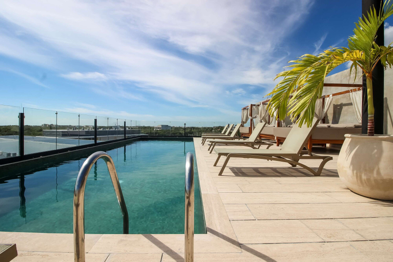 Room 3, Couple s Retreat in Prime Location Rooftop Pool, Cozumel