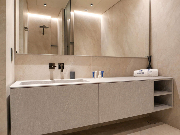 Room 4, High End 4BR Penthouse With Private Pool and Skyline Views, Dubai