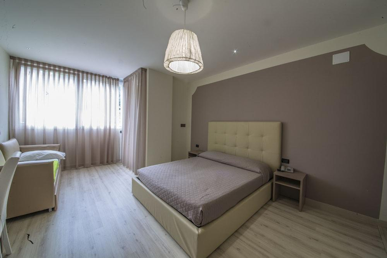 Bedroom 3, Hotel Leonardo, Forli' - Cesena