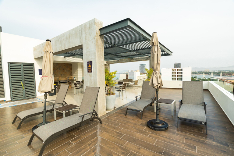 Room 2, 3 Adults or 2 Adults 2 Kids 1 Block From Ocean A Location, Puerto Vallarta