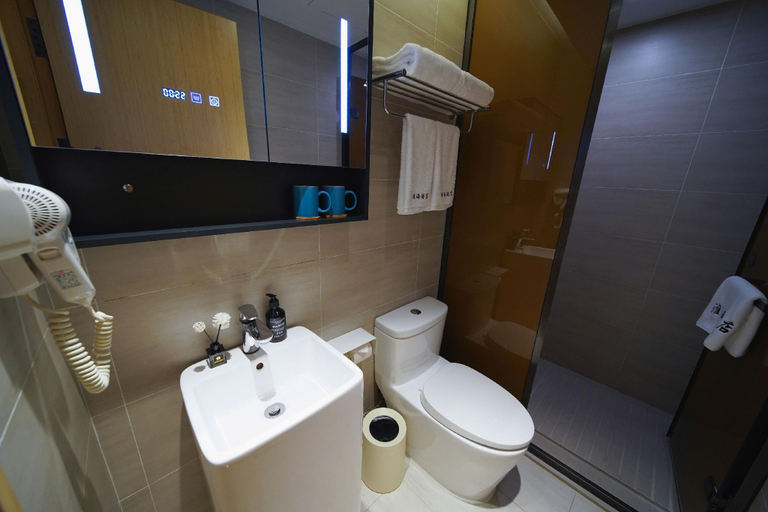 Bathroom 3, Shanghai Huaihai Hotel, Shanghai