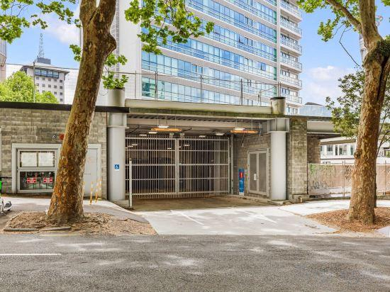 5, Urban Escape: Prime Location, Waitakere