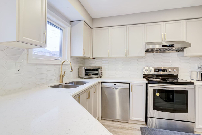Room 2, Family Lounge 4BR Crib Patio BBQ, Peel