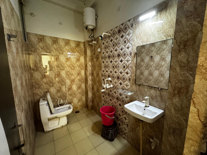 Bathroom 3, SHRI KAMAL DHAM, Mathura