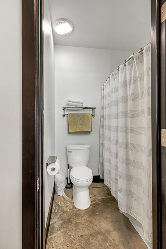 Bathroom 3, Pet and family friendly first floor group suite, Franklin