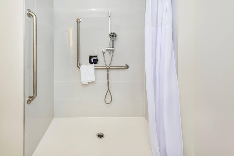 Bathroom 4, Comfort Inn & Suites, Cochrane