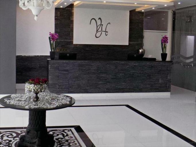 Others 3, Venus Hotel, Bausher