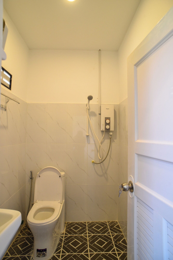 Bathroom 4, Densy Angkor Bungalow, Siem Reap