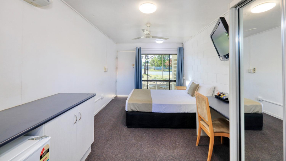 Bedroom 2, Capella Coach Inn, Peak Downs