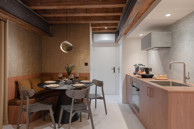 Facilities 5, MiHotel - Grenier a Sel de Perouges, Ain