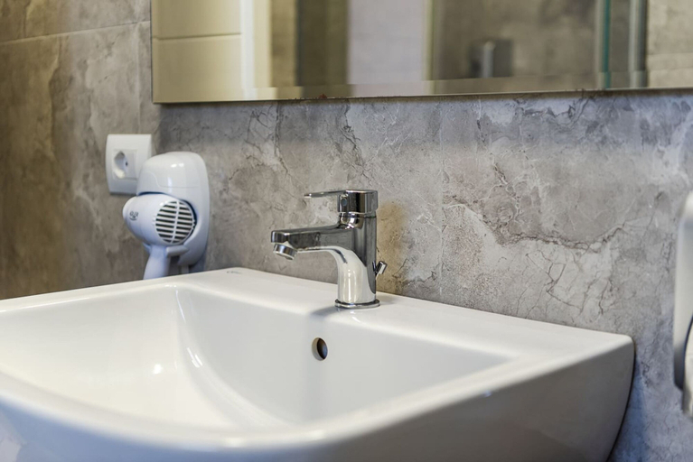 Room 5, Tranquil Apartment With Pool Access - Manjola, Durrësit