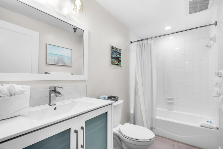 Bathroom 4, Emerald Isle Unit 703, Escambia